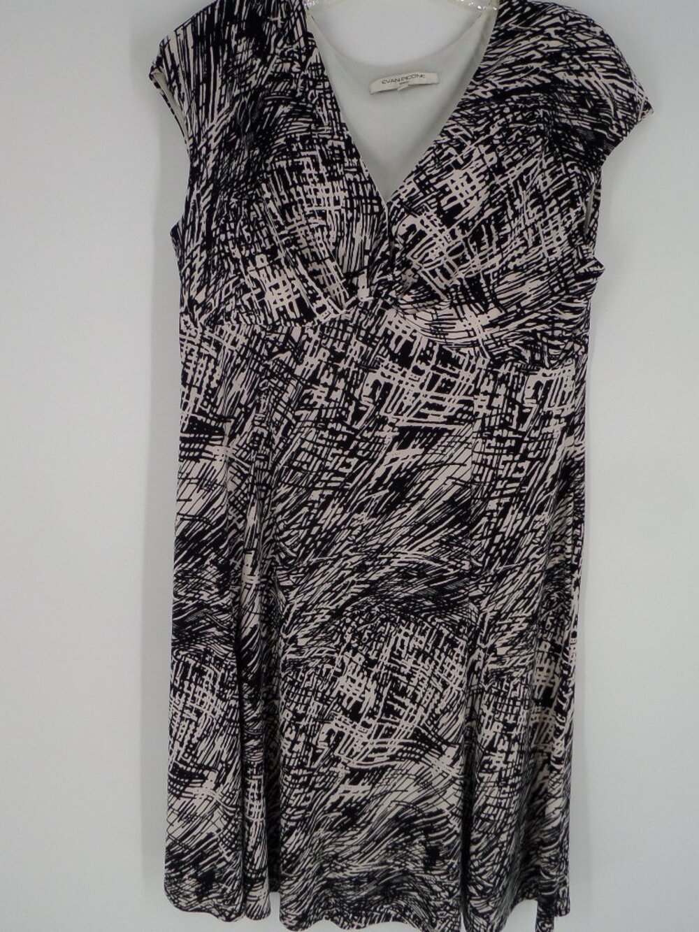 Evan-Picone Woman's Black n  White Print Dress Size 16